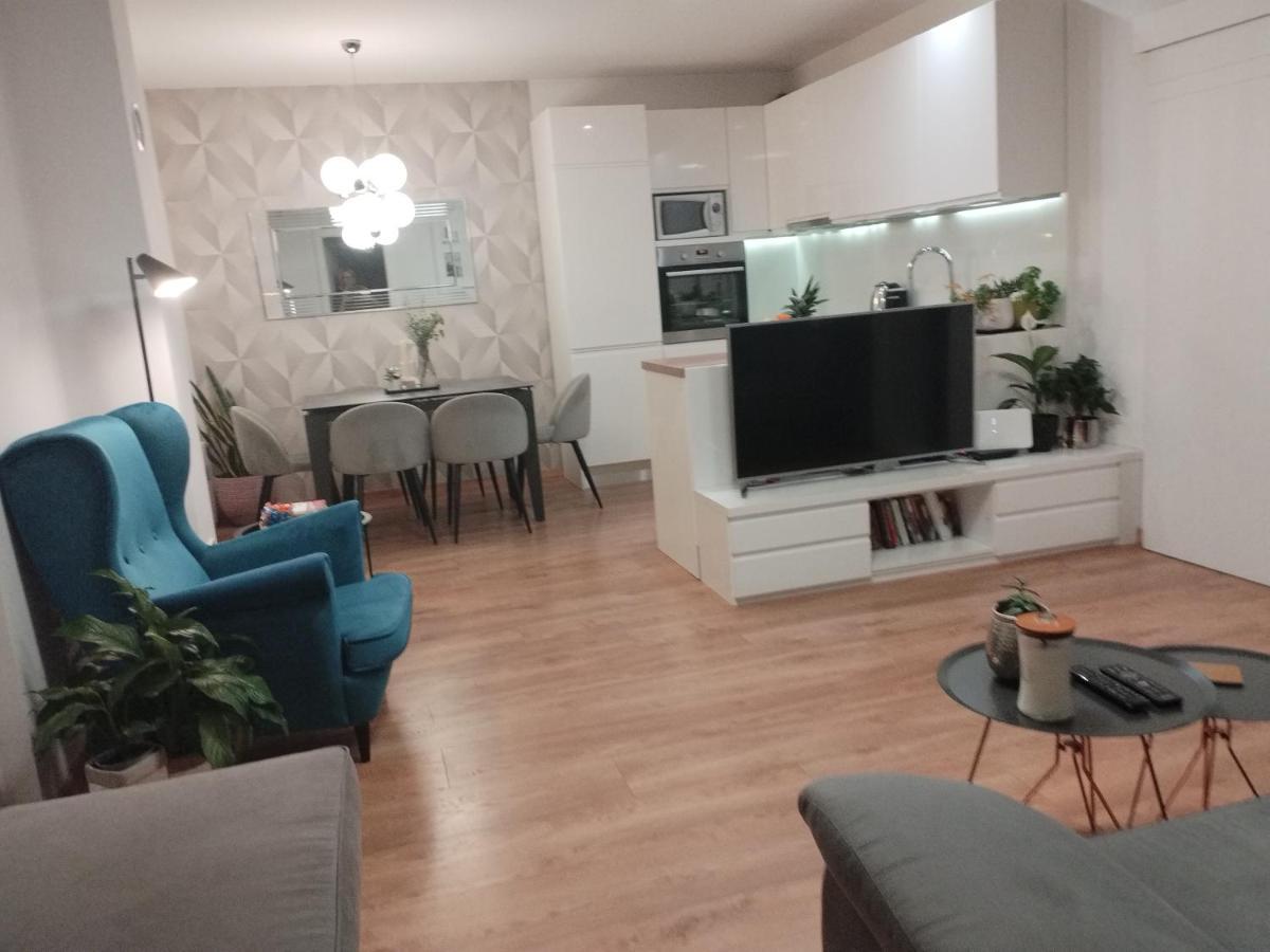 Apartmani Leo-Marin มาคาร์สกา ภายนอก รูปภาพ